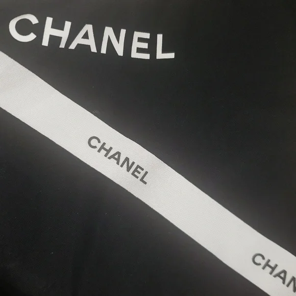 Chanel Quilted Patent Longwallet - Picture 15 of 15